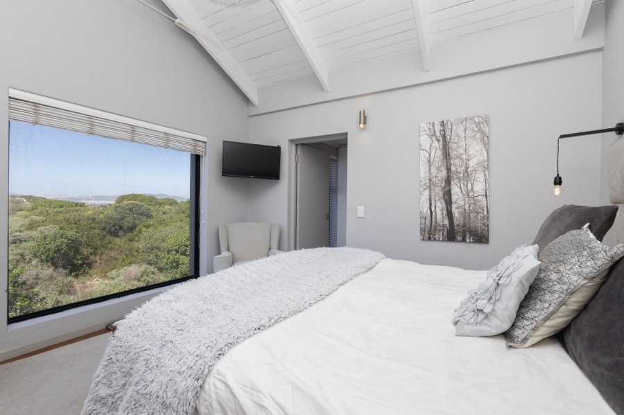 To Let 4 Bedroom Property for Rent in Big Bay Western Cape